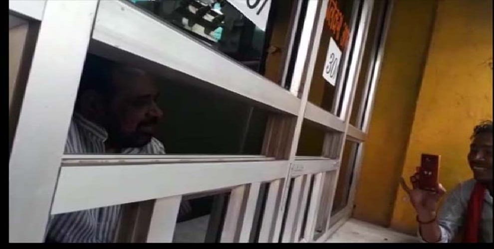 bjp minister gopal bhagrav selling film ticket