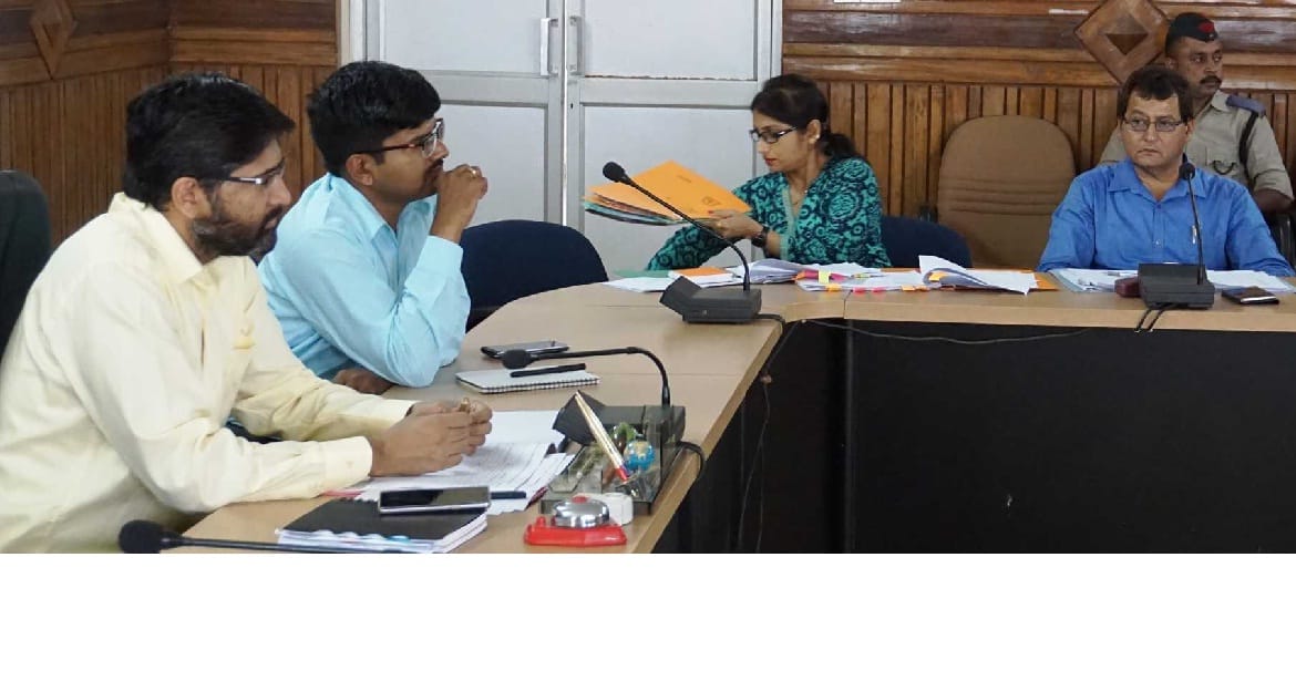 City officials ban the salaries of executive officials