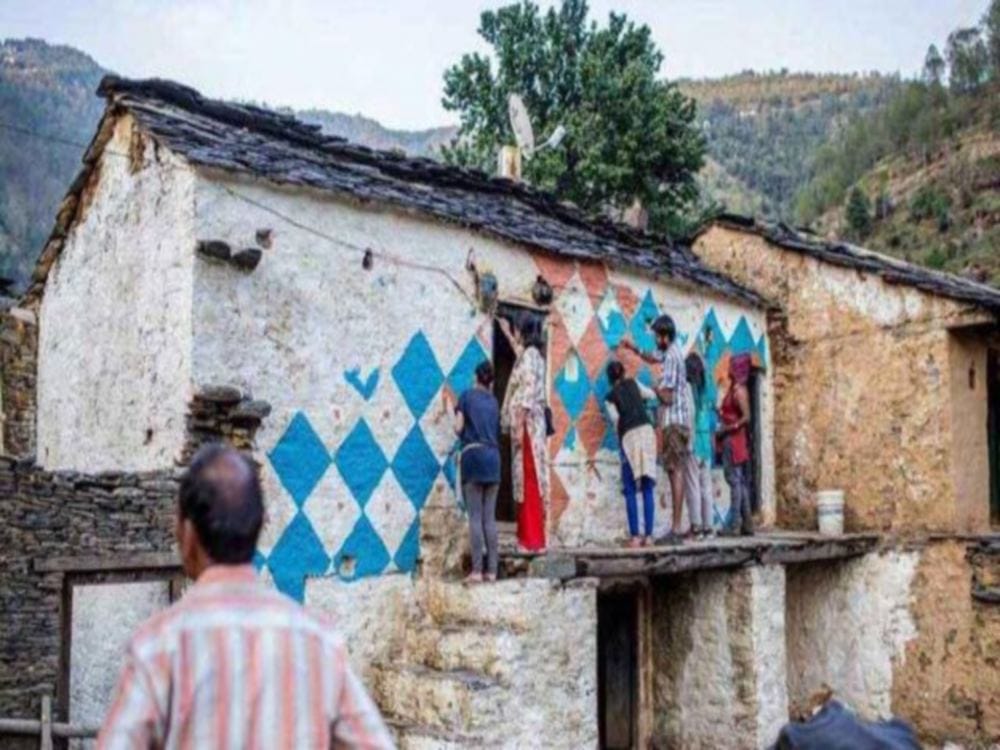 boy paint village with colours for stop Escape in uttarakhand 