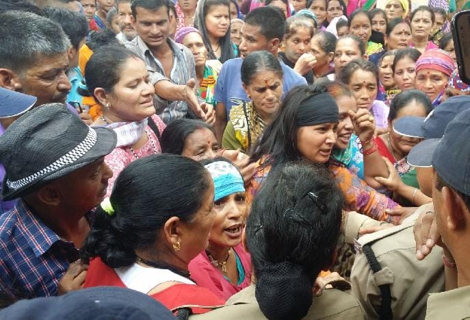 villagers surrounded police for declaring murder as accident