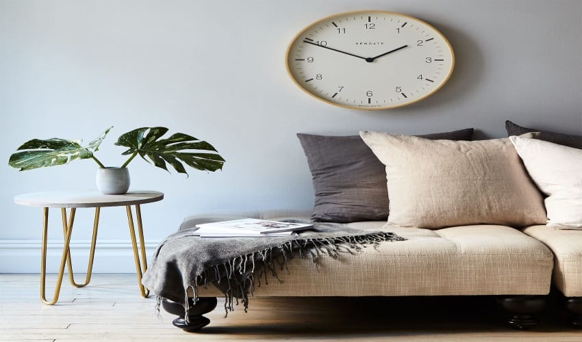 according to vastu put a wall clock position and right direction