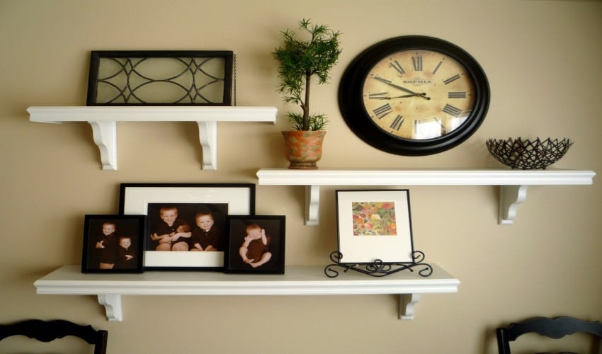 according to vastu put a wall clock position and right direction