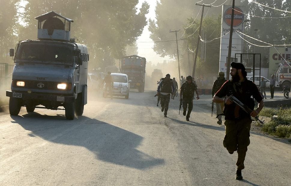 terrorist attacked CRPF convoy in srinagar