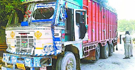 Animal smugglers break barrier, vehicle collision, arrest in Bareilly