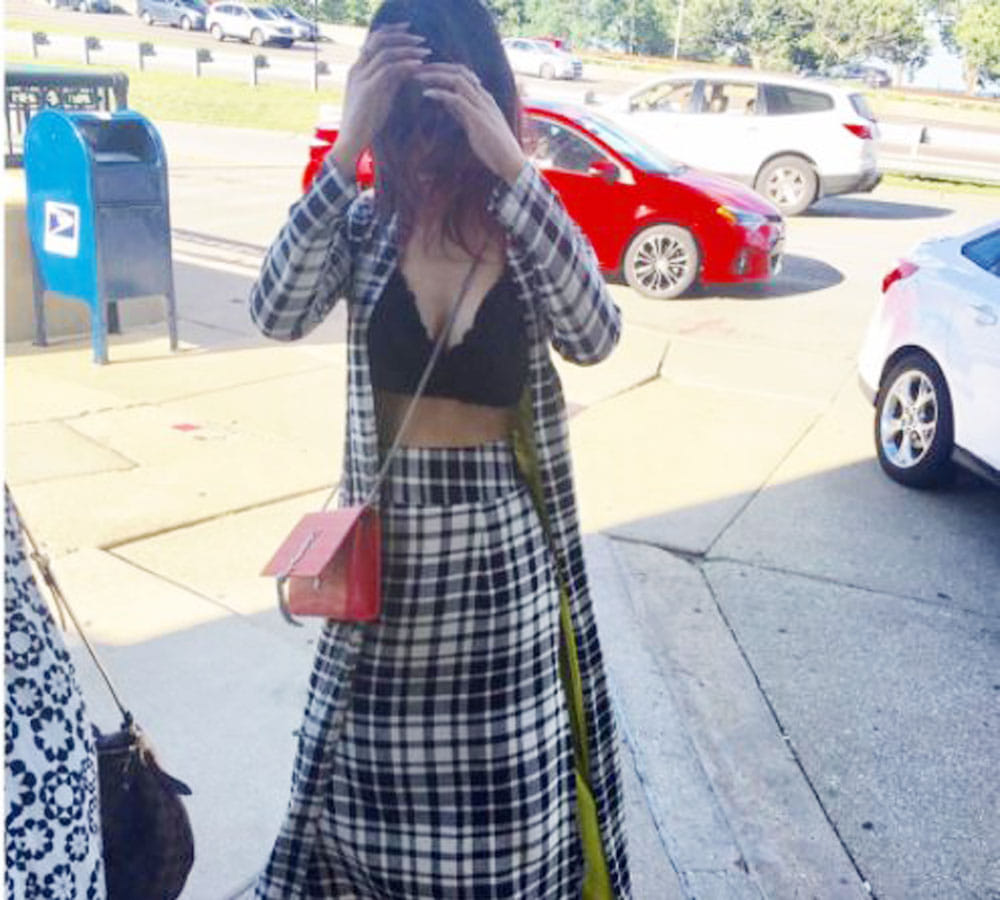 Naagin’ Mouni Roy FLAUNTS her BLACK bikini and sensational figure