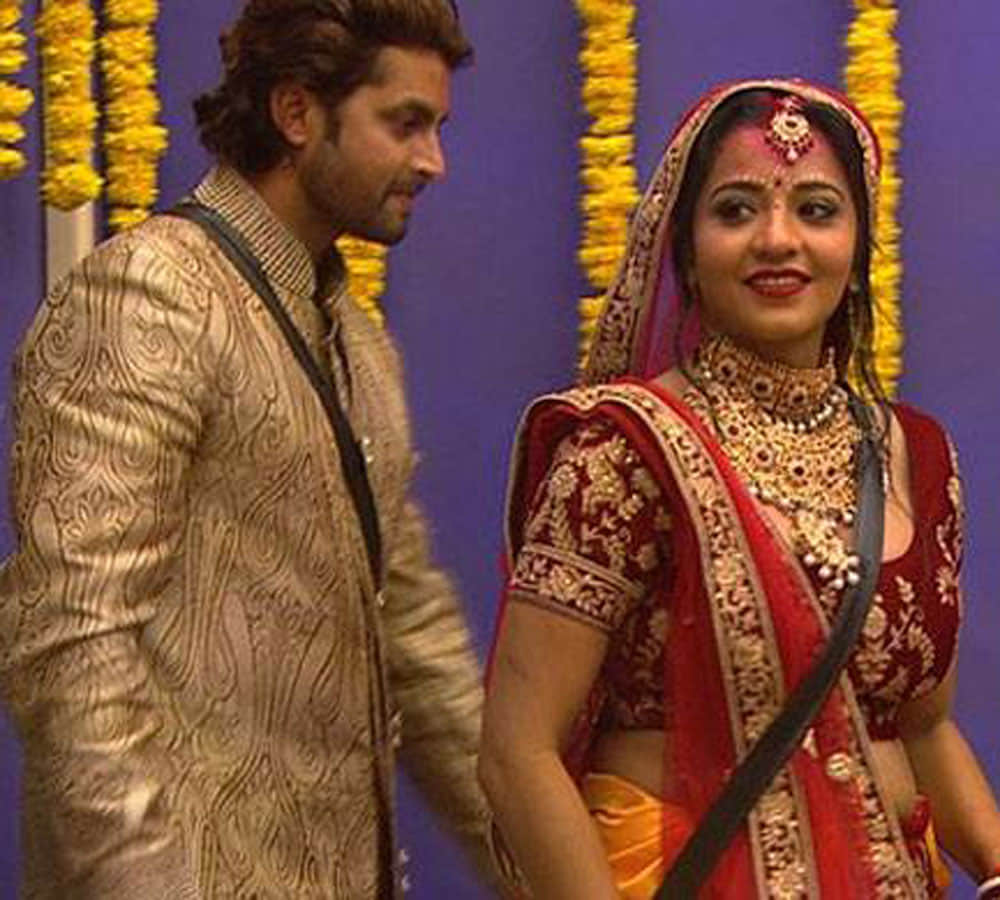 Bigg Boss contestant Monalisa posts seemingly TOPLESS PIC on Instagram