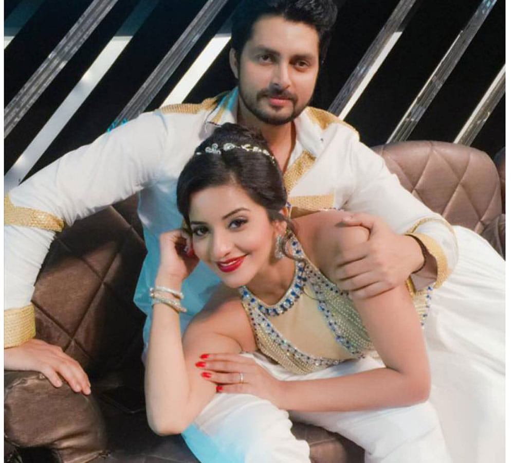 Bigg Boss contestant Monalisa posts seemingly TOPLESS PIC on Instagram