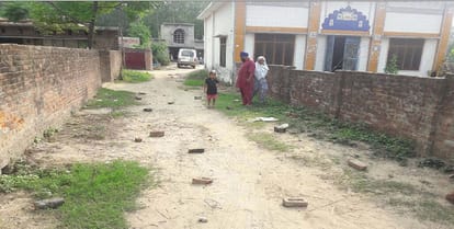 The youth of the other community attacked the gurudwara, demolition, stone throwing