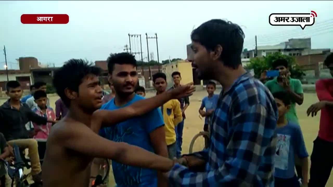 मोबाइल चोर को पुलिस ने करवाई उठक-बैठक