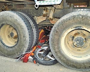 Two youths die due to truck collapse