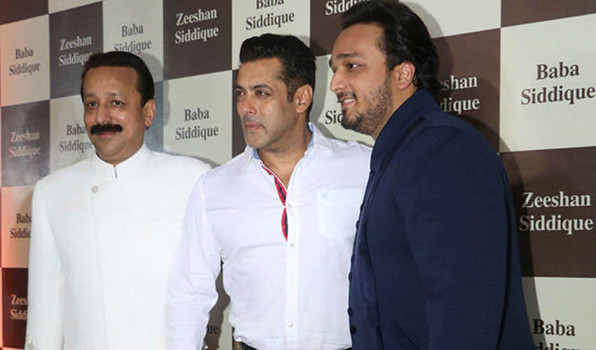 salman-khan-iulia-vantur shah rukh khan and many celebrities attended  baba-siddique-iftar-party-