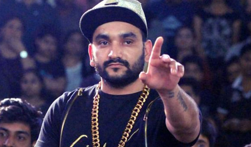 singer-fazilpuria-creates-ruckus-in-drunken-state in gurugram 