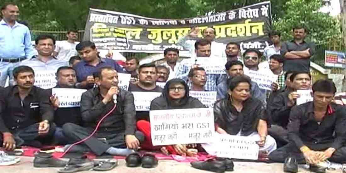 unique protest against gst in kanpur