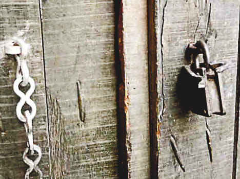 10 lac theft in homeguard house