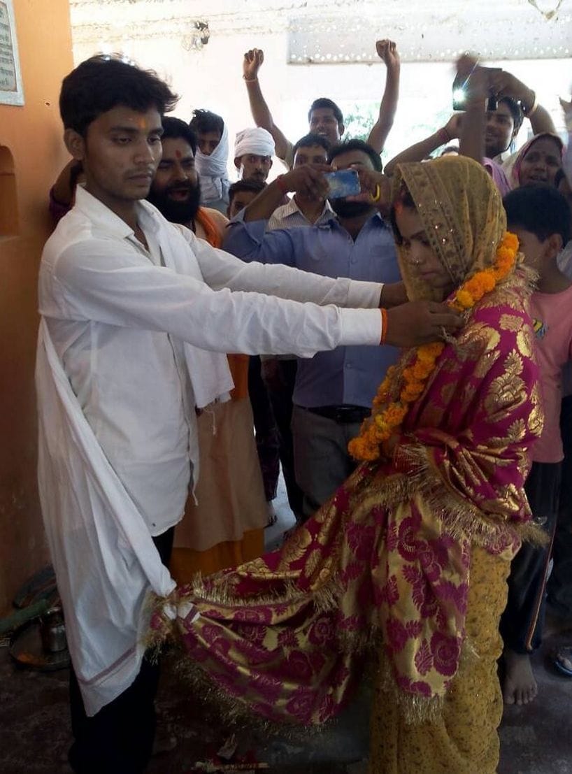 Jaunpur Girlfriend stays in the house of boyfriend, police married
