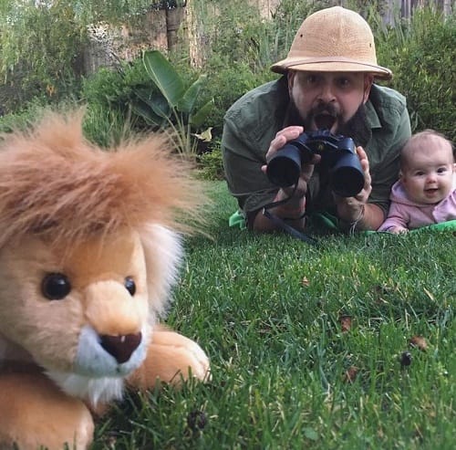 funny photoshoot of a father and daughter going viral on internet