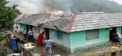 Attempt to suicide by mother Fourteen year old girl burned to death