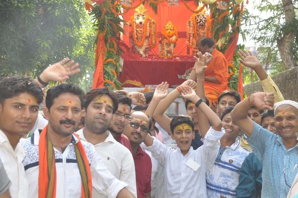 भजन-कीर्तन के साथ निकली जगन्नाथ की रथयात्रा
