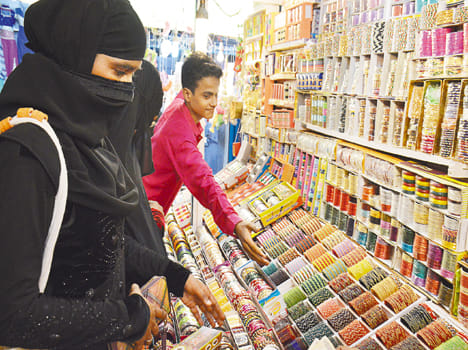 Moon Show, Eid Today, Markets Fulfilled Shopping