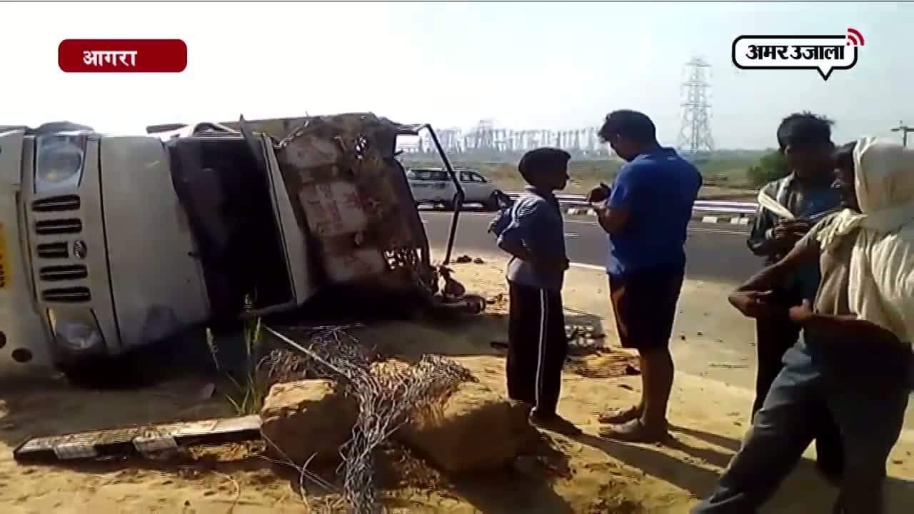 आगरा में कार एक्सीडेंट 