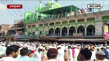 AFTER EID PRAYERS ON EID EVERYONE GREETED EACH OTHER WITH HUG IN ALLAHABAD
