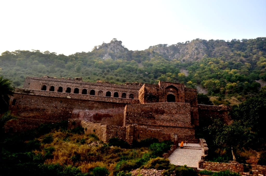 unknown facts about the most haunted place of india Bhangarh fort in rajasthan