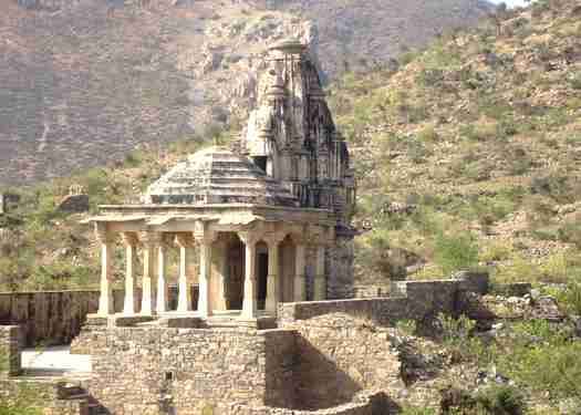 unknown facts about the most haunted place of india Bhangarh fort in rajasthan