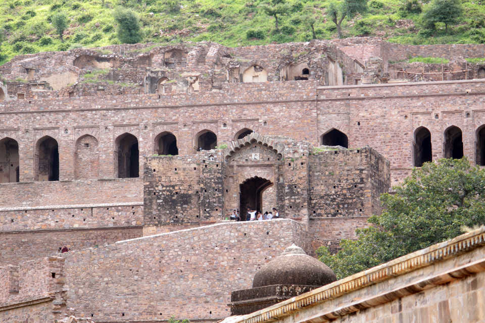 unknown facts about the most haunted place of india Bhangarh fort in rajasthan