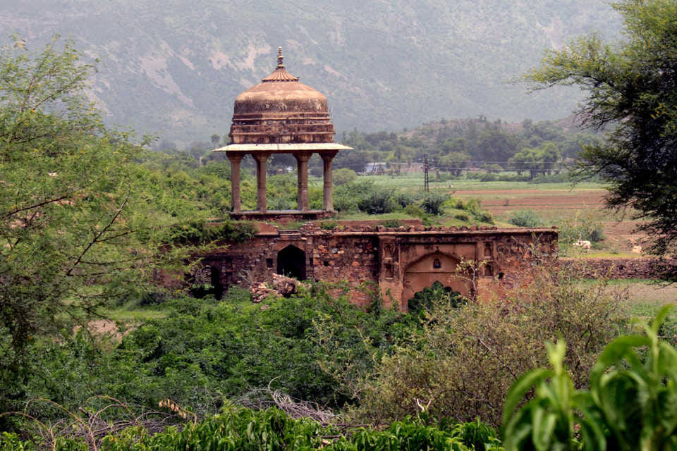 unknown facts about the most haunted place of india Bhangarh fort in rajasthan