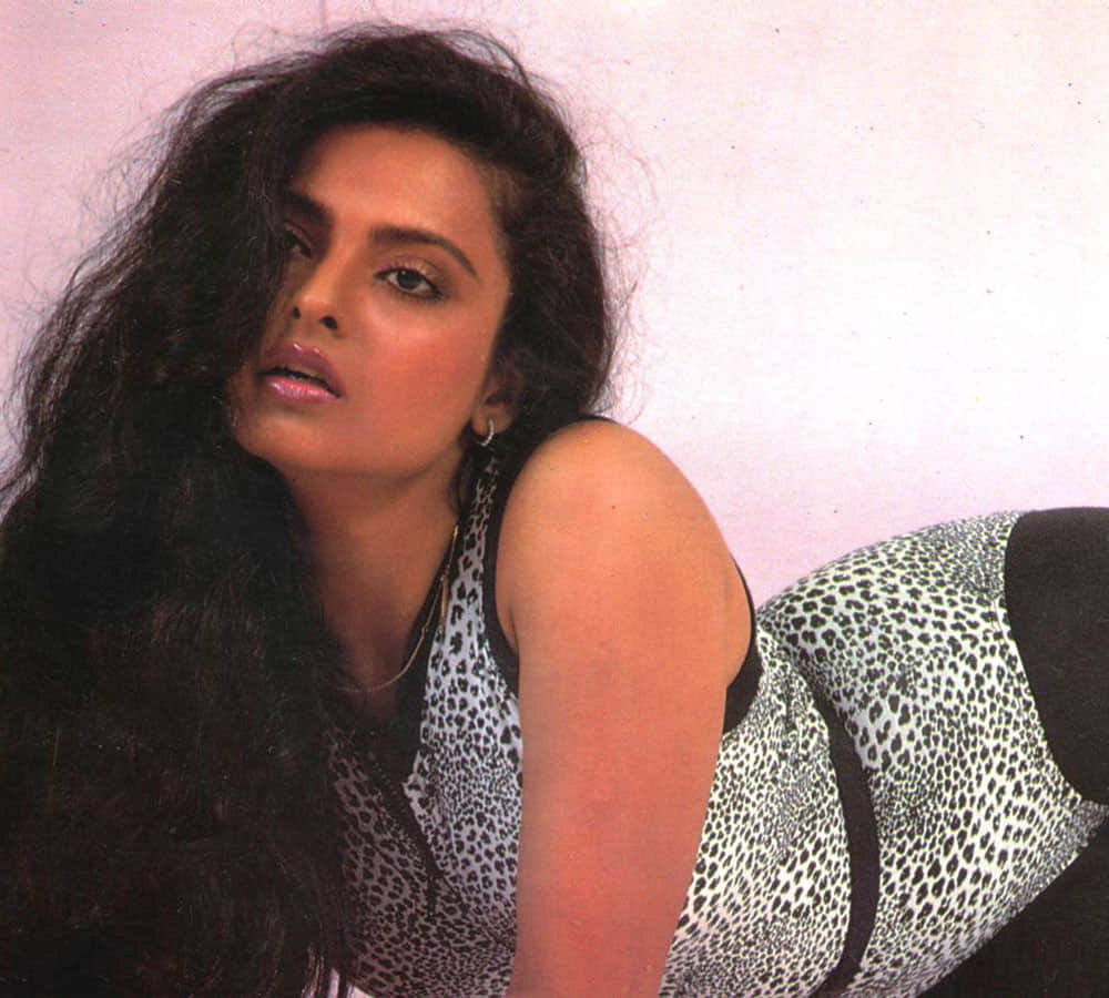 rekha is away from bollywood know her lifestyle and known facts