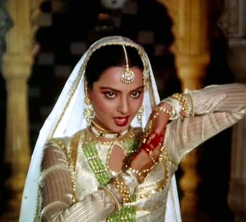 rekha is away from bollywood know her lifestyle and known facts