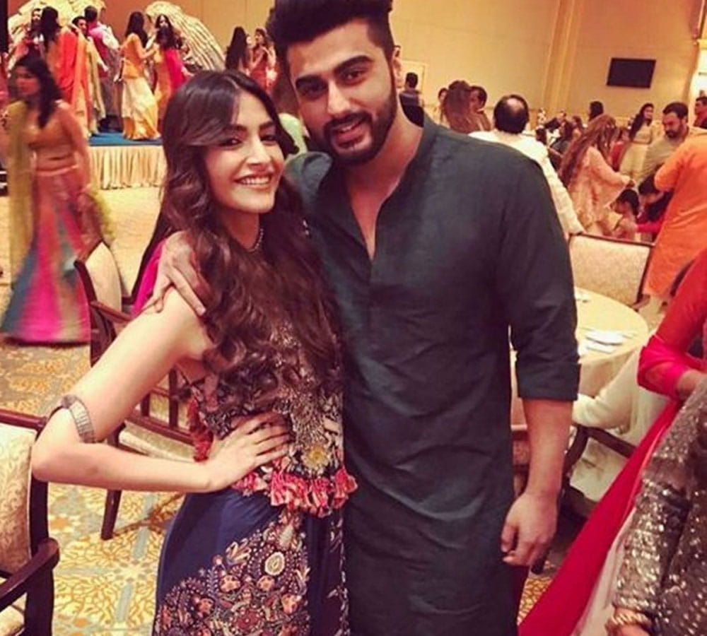 sonam-kapoor-wish arjun kapoor by sharing-a-throwback-photo of their childhood 