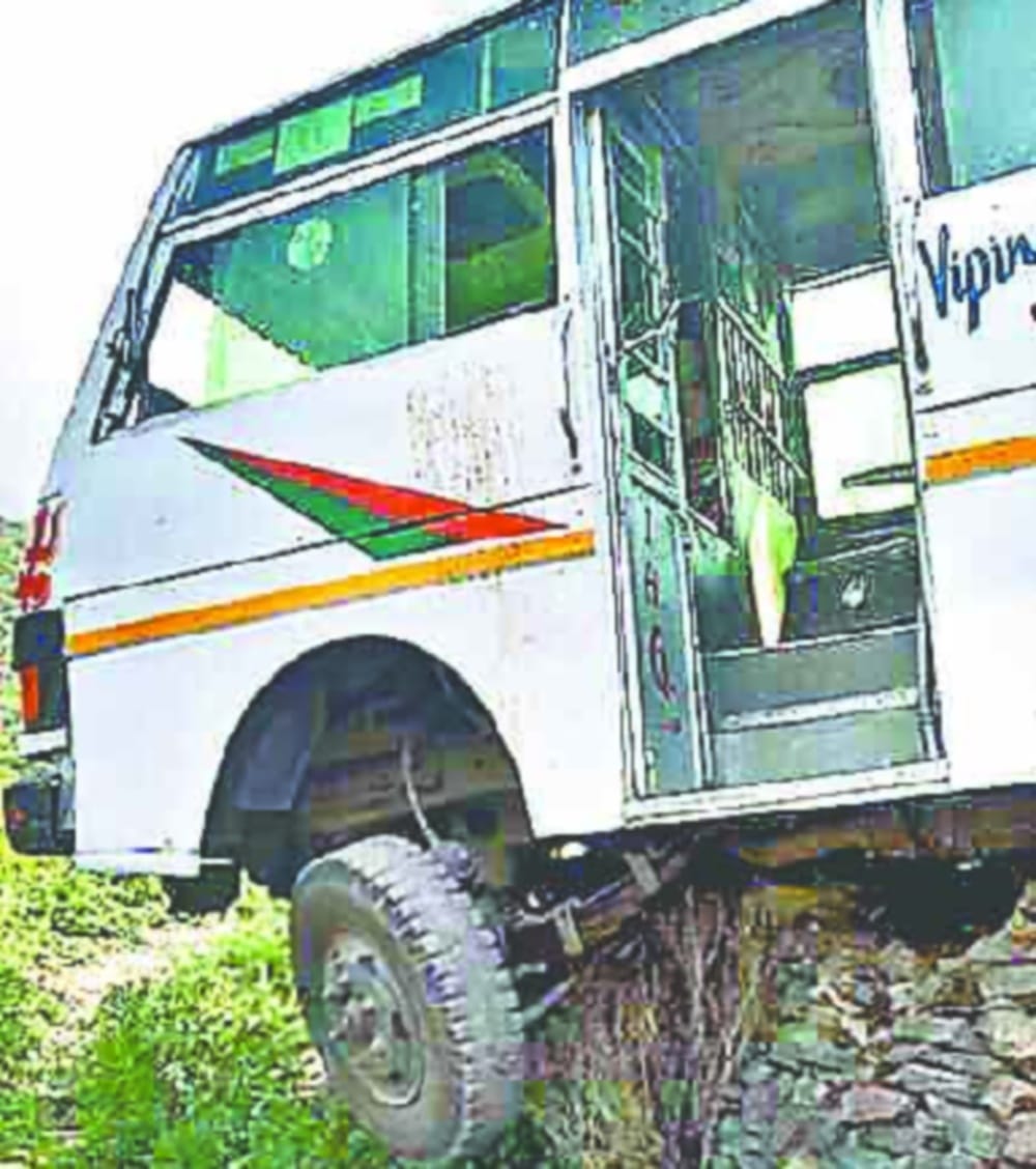 hanging bus in garhwal