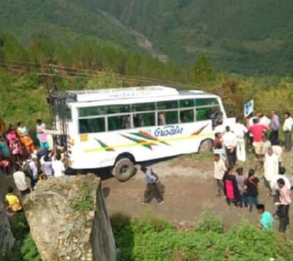 hanging bus in garhwal