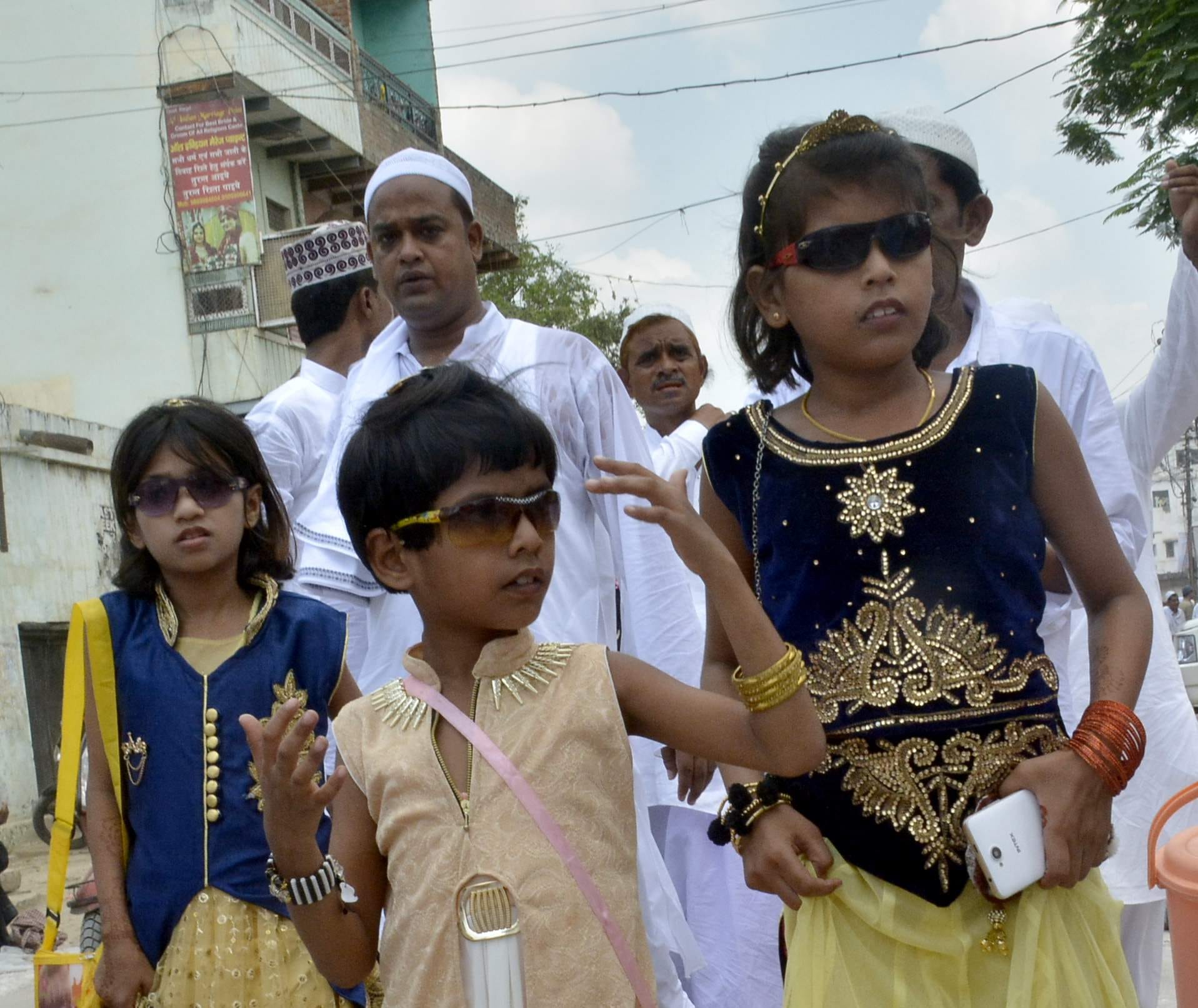 Eid Mubarak head bowed down in sweat, sewage sweetened in happiness
