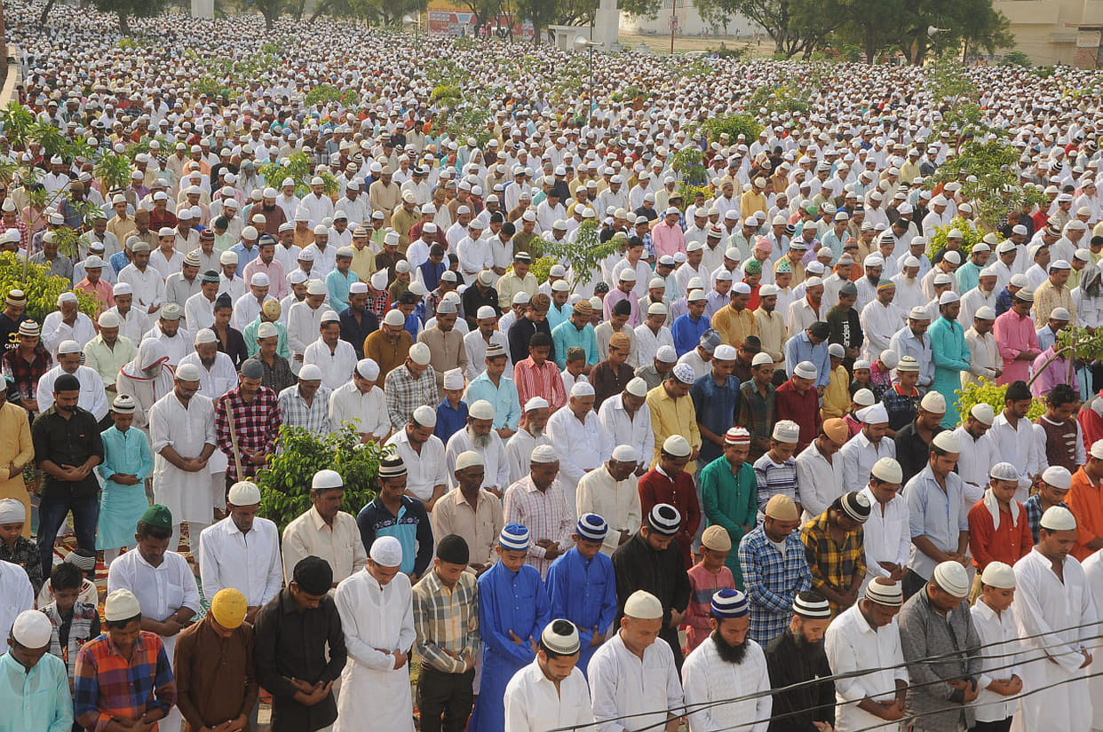 Thousands of heads bowed at the gate of God for peace.