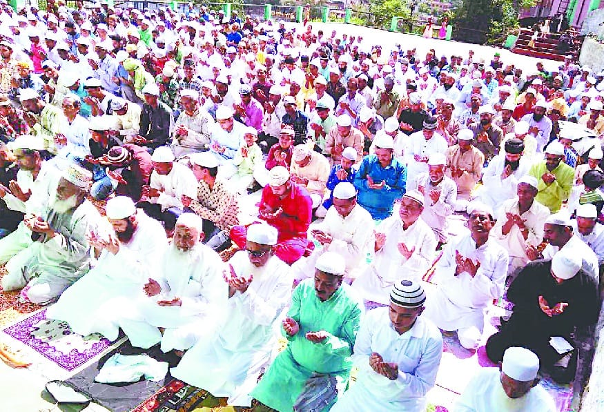 Eid congratulations on each other's throats