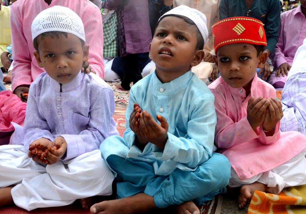 unique eidi by a muslim at chandigarh, a lesson for pakistan pm Nawaz Sharif