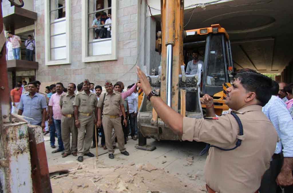 marble fall into labours at sonebhadra, two died