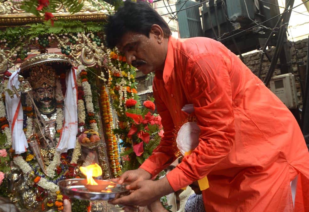 see the photos of kashi ke kotwal