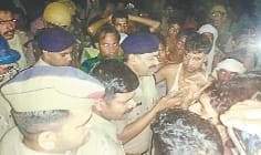 Death in firing in Khadar, communal tension