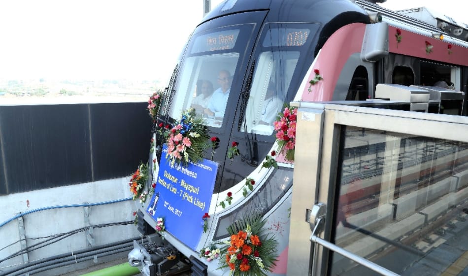 all specialties of  driver less metro of delhi metro