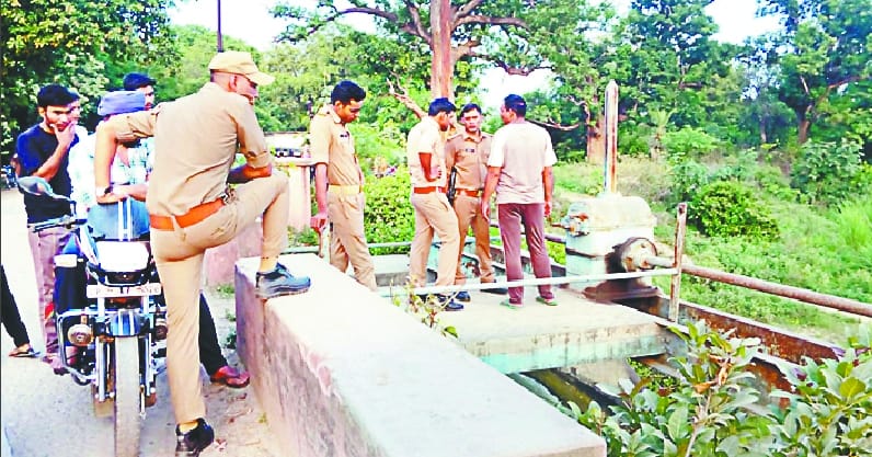 Father dying in Ganganahar, daughter's death in shock