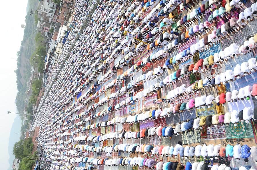 eid 2017-thousands heads got down for sazda of allah in jaipur 