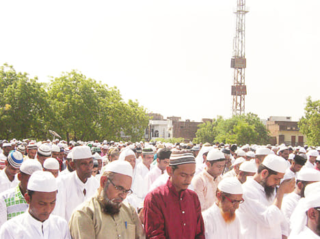 Thousands of hands in Allah's worship