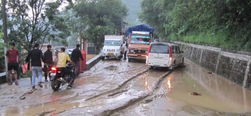 Monsoon in Himachal public works department deployed seven thousand employees in field