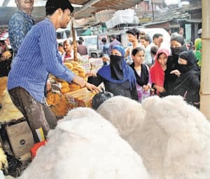 Crowds at the shops to shop for Eid