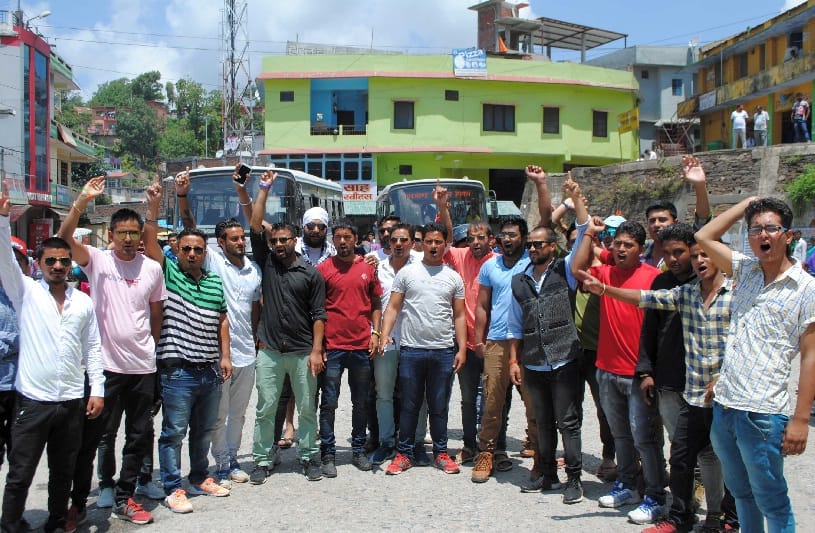 Youth Congress protested against lack of tires