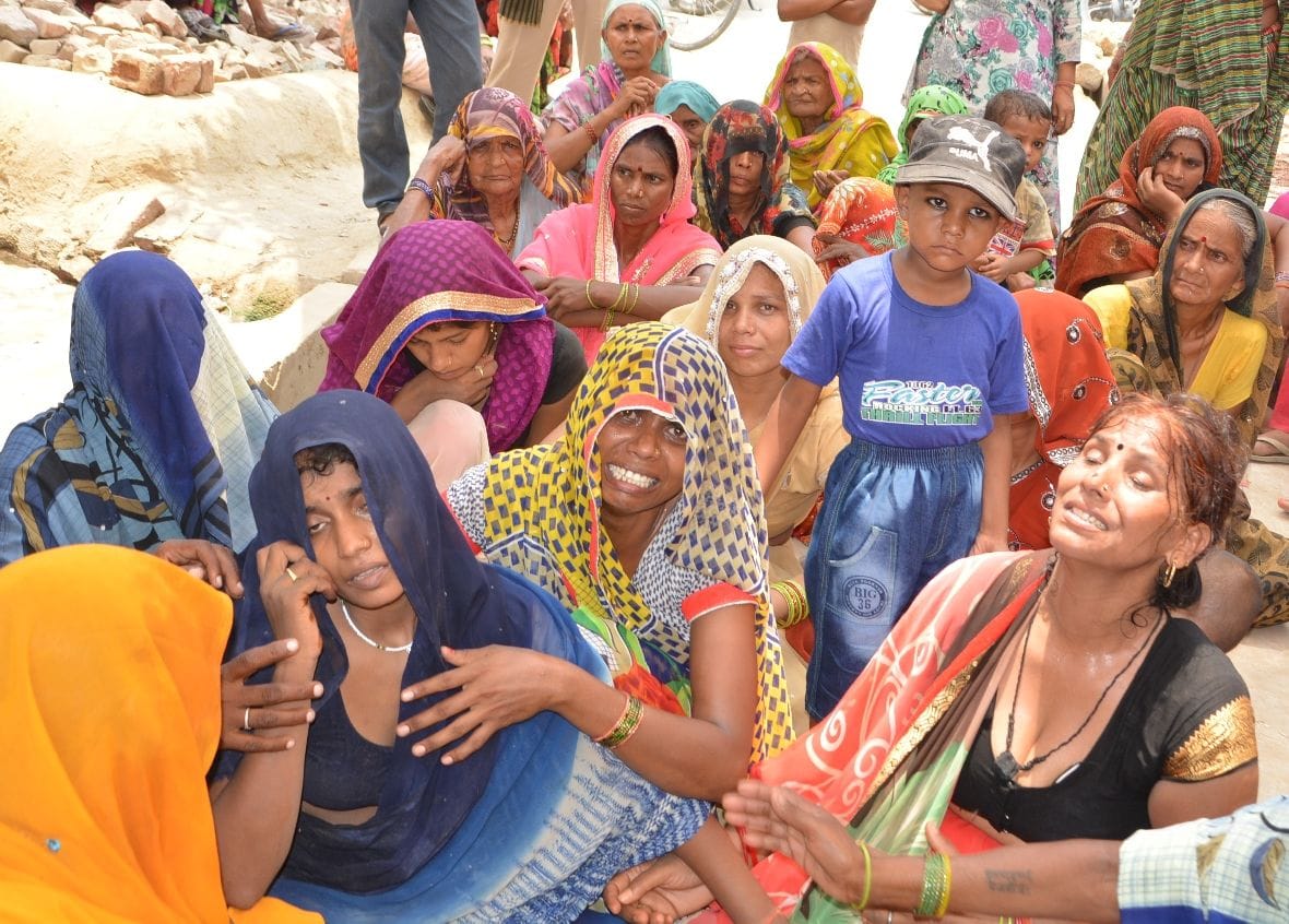मकान का छज्जा गिरने से बालक की मौत