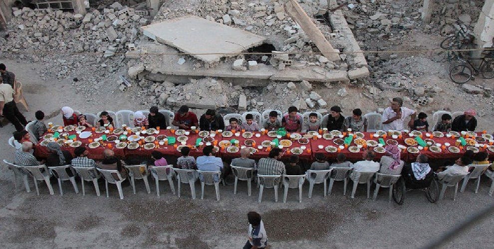 Viral Pictures Of Syria Muslims Breaking Ramadan Fast